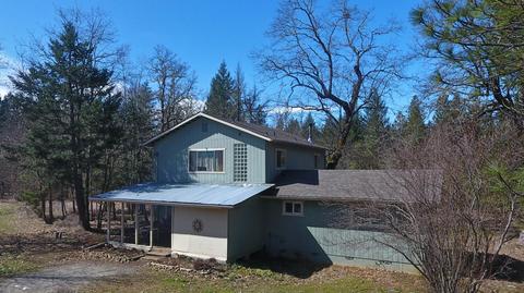389 Pine Cone Dr, Cave Junction, OR 97523