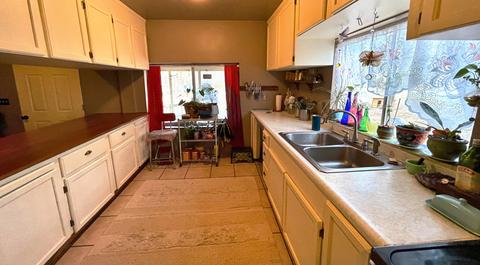 389 Pine Cone Dr, Cave Junction, OR 97523 photo 8