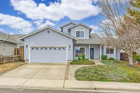 235 Arnos St, Talent, OR 97540