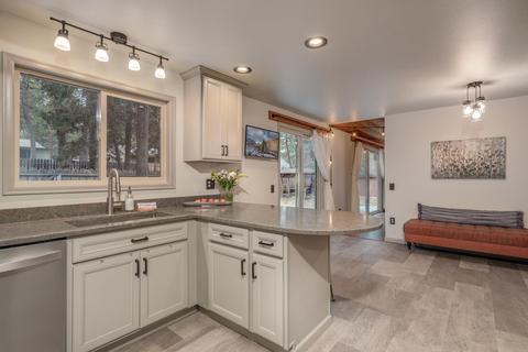 61131 Echo Hollow Rd, Bend, OR 97702 photo 16