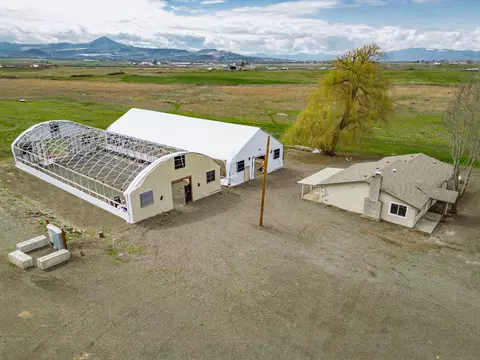 612 Brownsboro Meridian Rd, Eagle Point, OR 97524