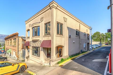 20 S 1st St, Ashland, OR 97520