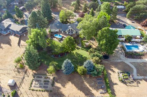 470 Mary Ann Dr, Jacksonville, OR 97530