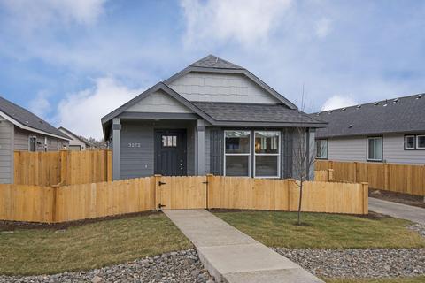 3272 NW 10th St, Redmond, OR 97756