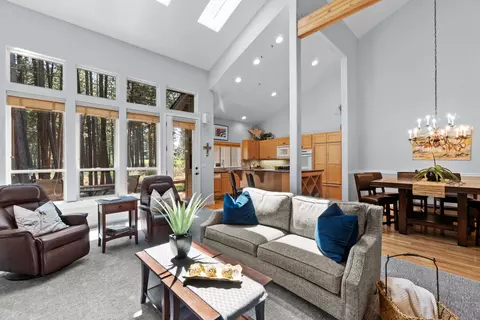 60490 Elkai Woods Dr, Bend, OR 97702