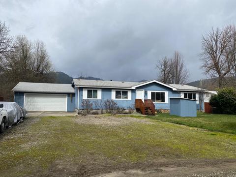 141 Major Dr, Glendale, OR 97442