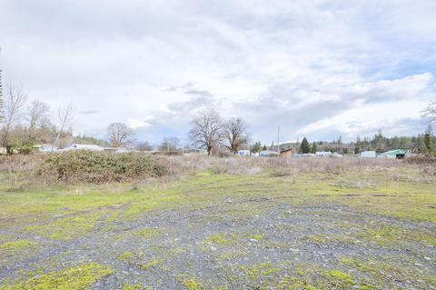 510 Pear St, Merlin, OR 97532