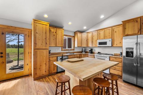 22860 Nelson Rd, Bend, OR 97701 photo 16