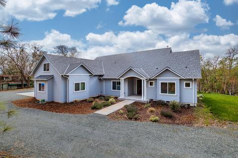 155 Country Aire Dr, Grants Pass, OR 97526