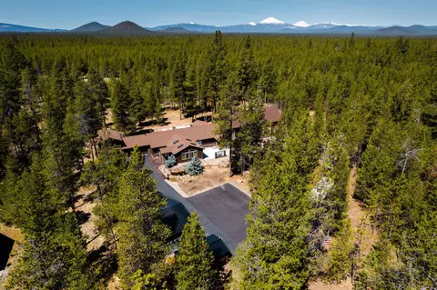 54895 Tamarack Rd, Bend, OR 97707 photo 2