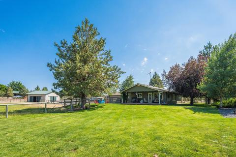 62575 Dixon Loop, Bend, OR 97701 photo 2