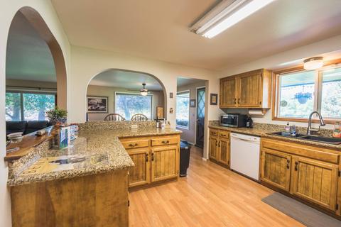 62575 Dixon Loop, Bend, OR 97701 photo 11