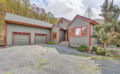 1143 S Third St, Jacksonville, OR 97530