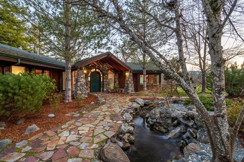 355 Gunnell Rd, Grants Pass, OR 97526