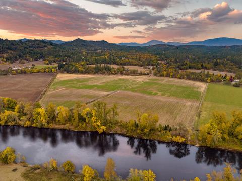 355 Gunnell Rd, Grants Pass, OR 97526 photo 3