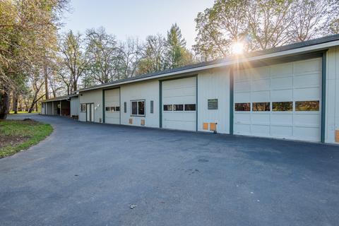 355 Gunnell Rd, Grants Pass, OR 97526 photo 9