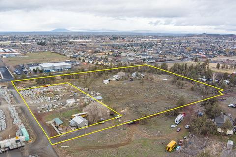 1345 NE 11th St, Redmond, OR 97756