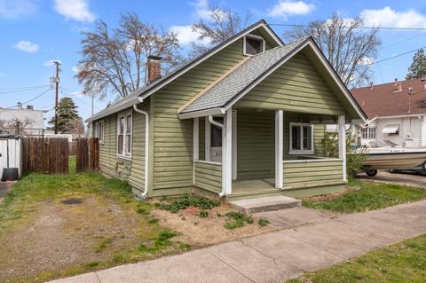 617 E 8th St, Medford, OR 97504