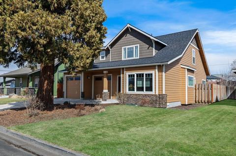 916 SW 12th St, Redmond, OR 97756