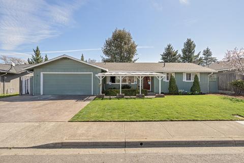 4090 Rock Way, Central Point, OR 97502