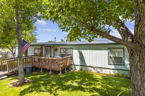620 SE Gard Dr, Madras, OR 97741
