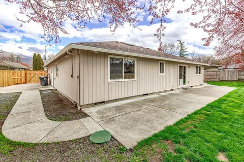 112 Parkway Cir, Phoenix, OR 97535 photo 28