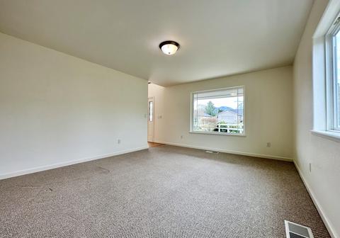 112 Walnut Pl, Phoenix, OR 97535 photo 5