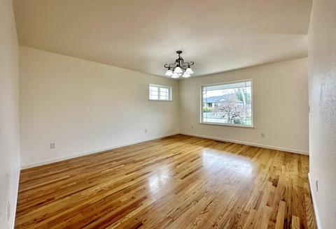 112 Walnut Pl, Phoenix, OR 97535 photo 8