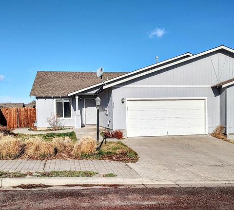818 SE Strawberry Ln, Madras, OR 97741