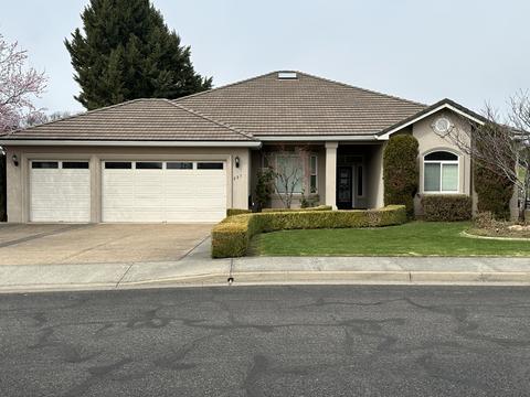 227 Princeville Dr, Eagle Point, OR 97524