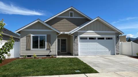 1132 SW Sturgeon Ct, Grants Pass, OR 97527