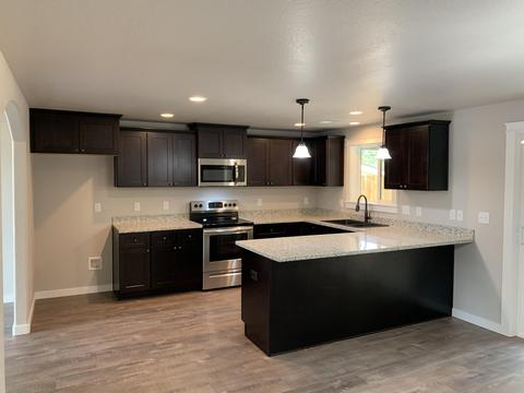 221 Samuel Lane Loop Rd, Phoenix, OR 97535 photo 8