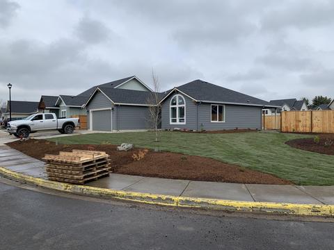 221 Samuel Lane Loop Rd, Phoenix, OR 97535 photo 3