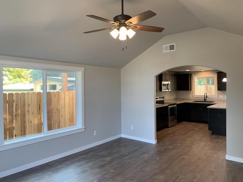 221 Samuel Lane Loop Rd, Phoenix, OR 97535 photo 5