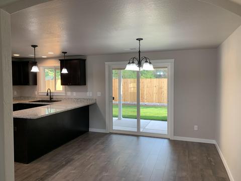 221 Samuel Lane Loop Rd, Phoenix, OR 97535 photo 7