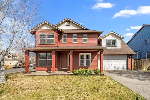 2252 NE 6th St, Redmond, OR 97756