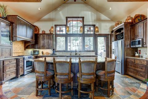 56390 Trailmere Cir, Bend, OR 97707