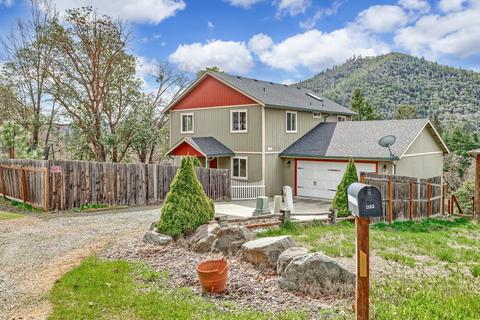 1182 N Fifth Ave, Gold Hill, OR 97525