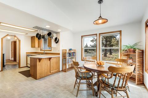 23040 Bronco Ct, Bend, OR 97701 photo 7