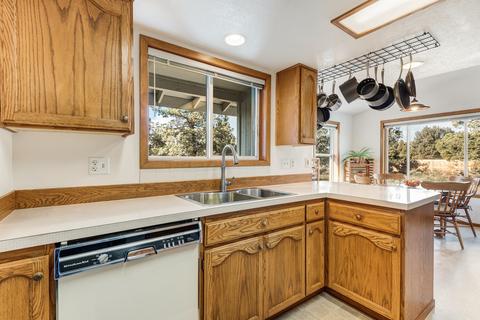 23040 Bronco Ct, Bend, OR 97701 photo 4
