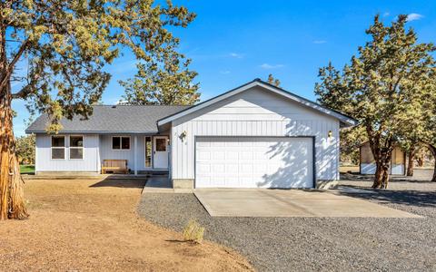 23040 Bronco Ct, Bend, OR 97701 photo 2