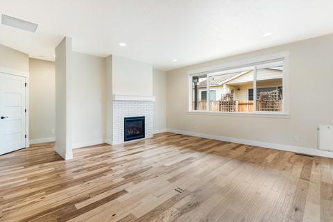 1295 NE Hoover Loop, Bend, OR 97701 photo 9