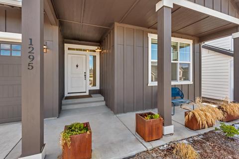 1295 NE Hoover Loop, Bend, OR 97701 photo 3