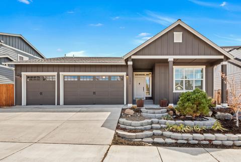1295 NE Hoover Loop, Bend, OR 97701 photo 2