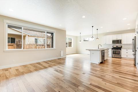 1295 NE Hoover Loop, Bend, OR 97701 photo 11