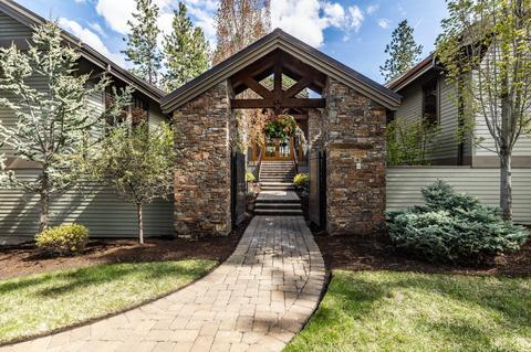 19334 Green Lakes Loop, Bend, OR 97702