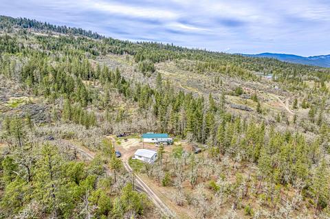1010 Danconia Dr, Trail, OR 97541