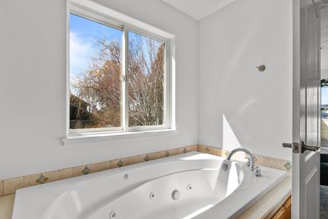 20588 NE Sierra Dr, Bend, OR 97701 photo 18