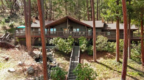 4225 Livingston Rd, Central Point, OR 97502