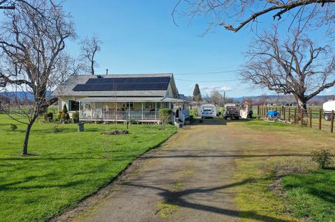 2420 Scenic Ave, Central Point, OR 97502